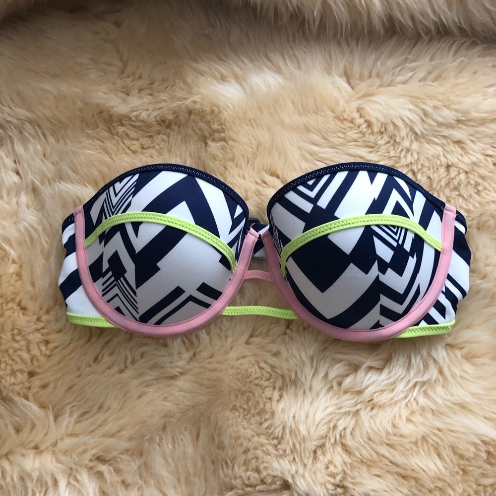 NWOT Victory secret bikini top 34C